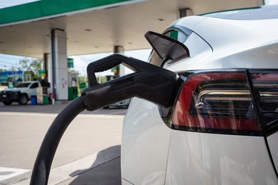 EV Rentals in California: Where to Charge Near LAX, Anaheim & Malibu