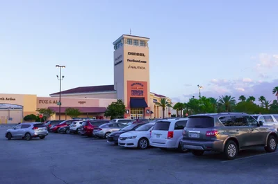 Orlando Outlet Malls by Car: Parking at Vineland & I‑Drive